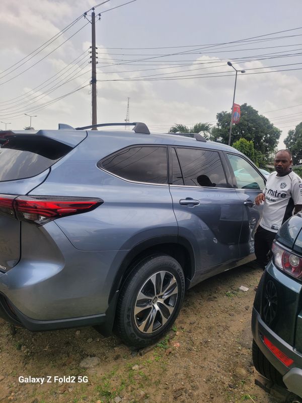 Thumbnail 7 of 2022 Toyota Highlander xle